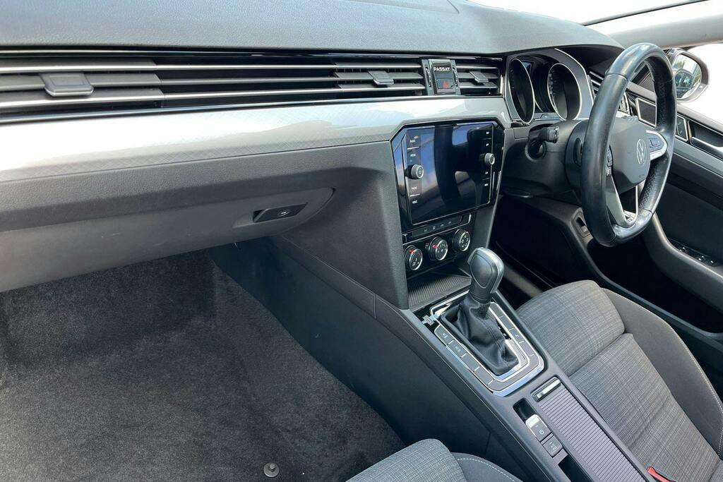 Volkswagen Passat 2.0 Tdi Evo Se Nav Estate Dsg Black #2