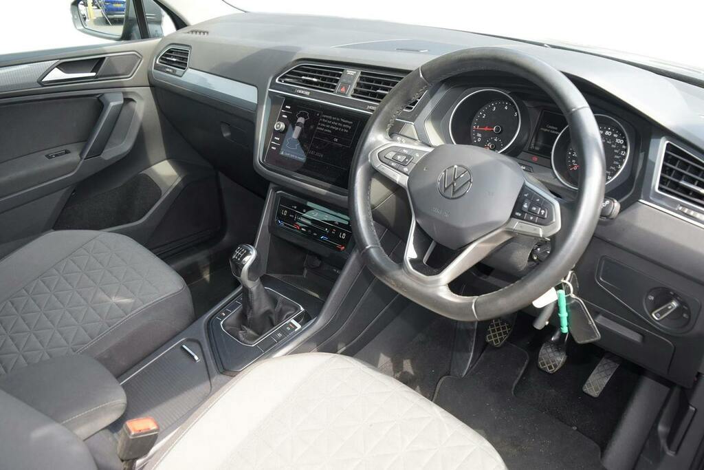 Volkswagen Tiguan 1.5 Tsi Life Suv GJ72WNO Grey #6