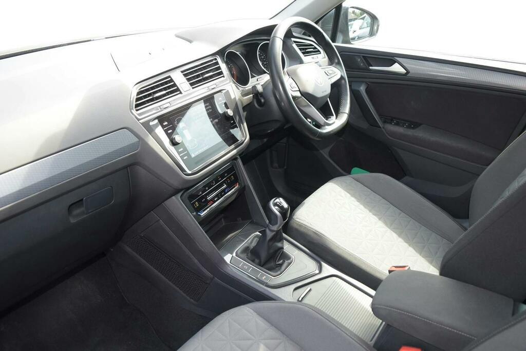 Volkswagen Tiguan 1.5 Tsi Life Suv GJ72WNO Grey #2