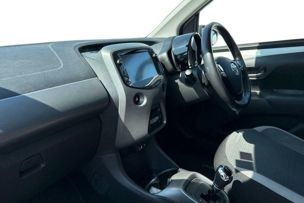 Toyota Aygo 1.0 Vvt I X Trend Hatchback X Shift White #2