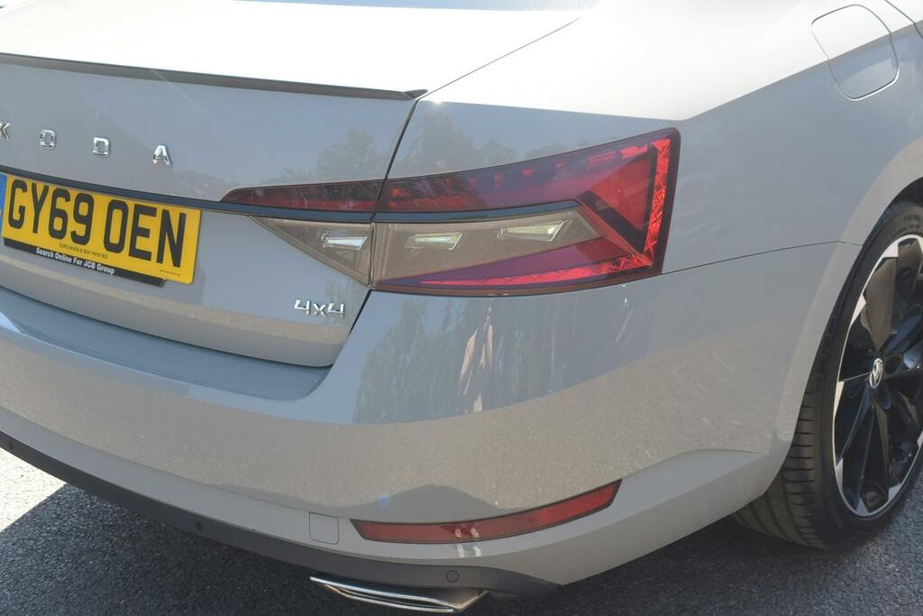 Skoda Superb Estate 2.0 Tdi 190 4X4 Sportline Dsg White #41