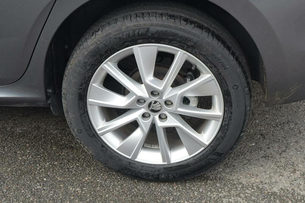Skoda Kamiq 1.0 Tsi Se Drive Suv Dsg Grey #5