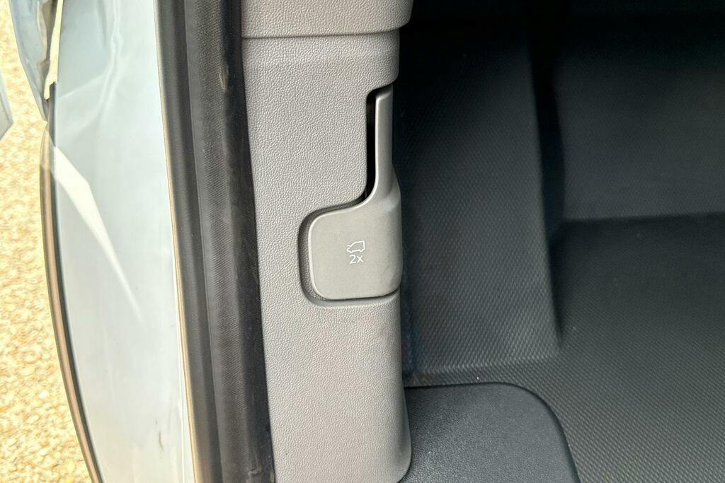Volkswagen E-Transporter 160Kw 65Kwh Commerce Pro Kombi Van Grey #31