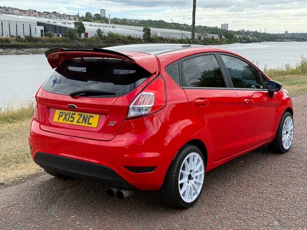 Ford Fiesta 1.3L Style Red #4