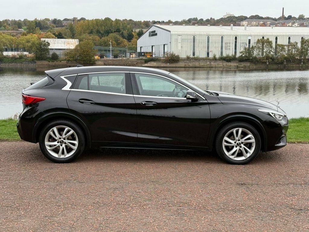 Infiniti Q30 1.5L Business Executive Black #3