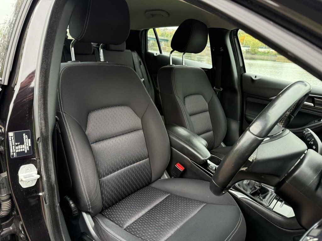 Infiniti Q30 Premium Silver #11