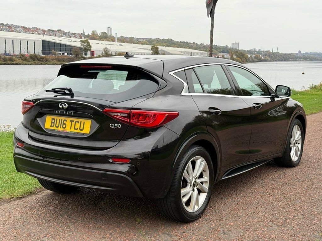 Infiniti Q30 1.5L Business Executive Black #6