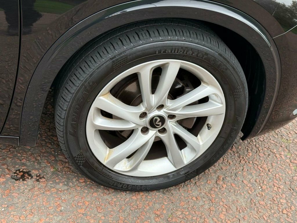 Infiniti Q30 Premium Silver #8