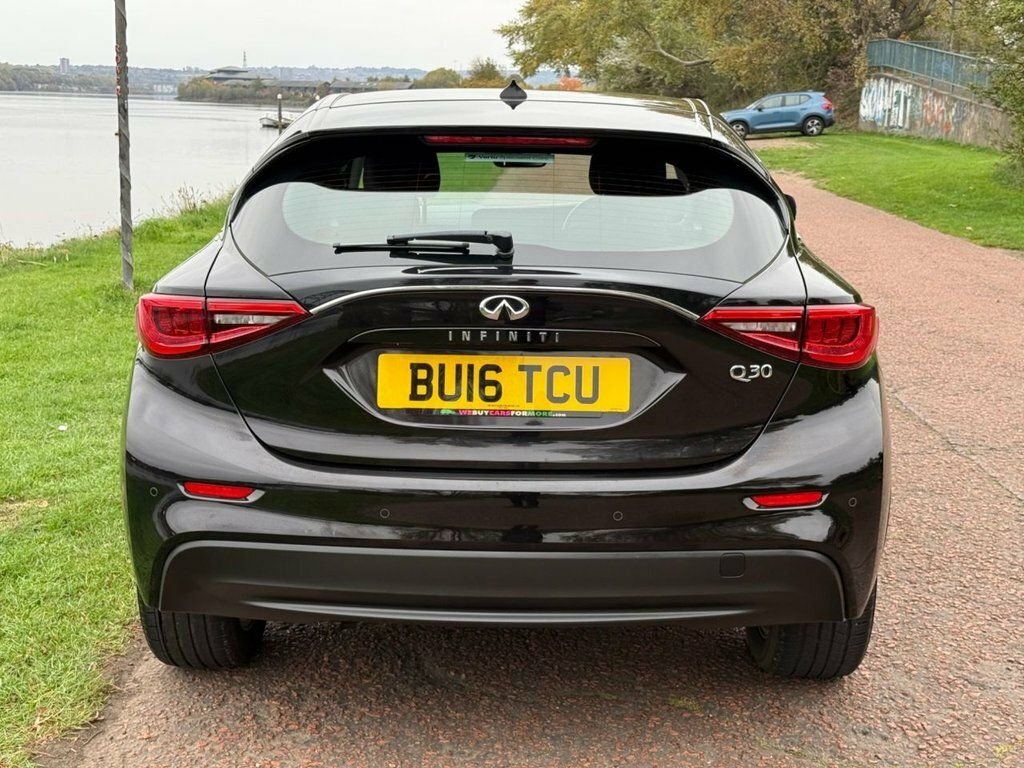 Infiniti Q30 1.5L Business Executive Black #4