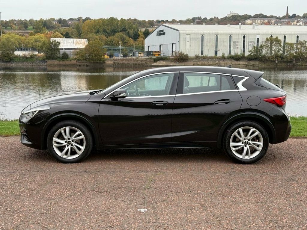 Infiniti Q30 Premium Silver #24
