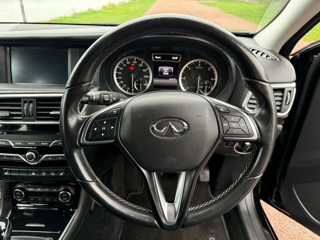 Infiniti Q30 Premium Silver #14