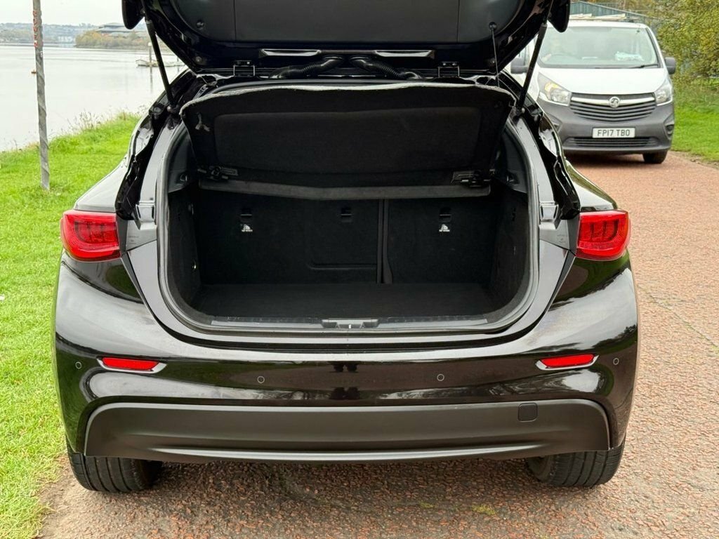 Infiniti Q30 1.5L Business Executive Black #5