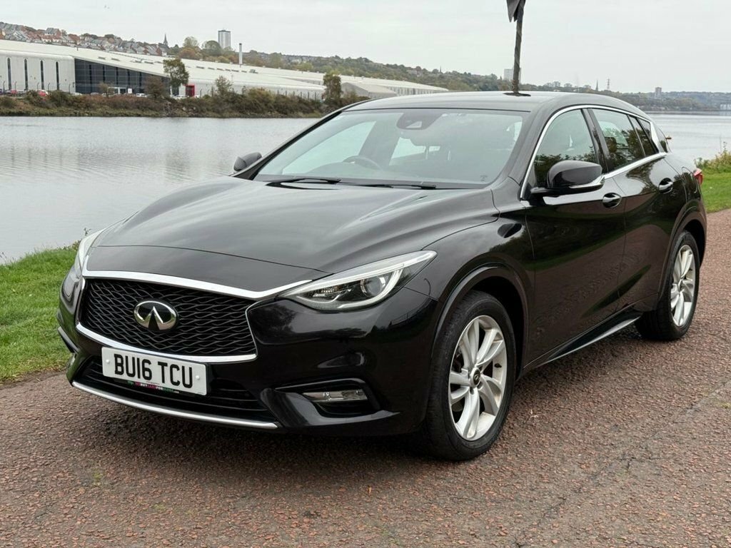 Infiniti Q30 Premium Silver #25