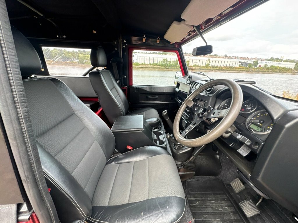 Land Rover Defender 90 Defender 90 Xs Td Red #17
