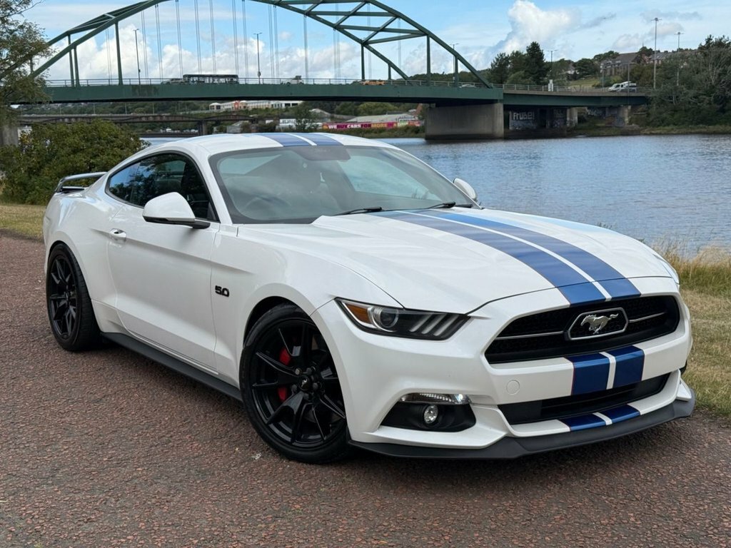 Ford Mustang 5L Gt White