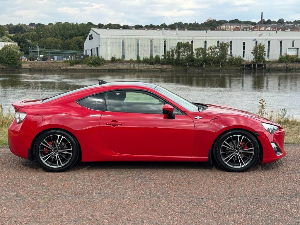 Toyota GT86 Coupe Red #5