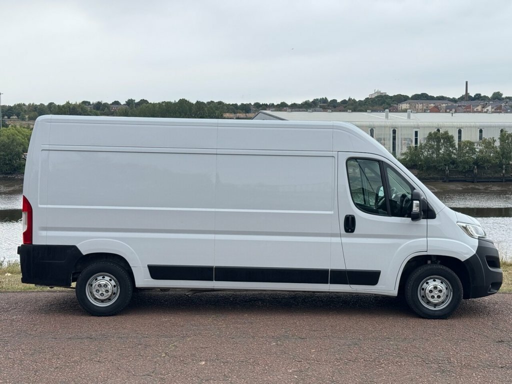 Vauxhall Movano 2.2L Dynamic White #6