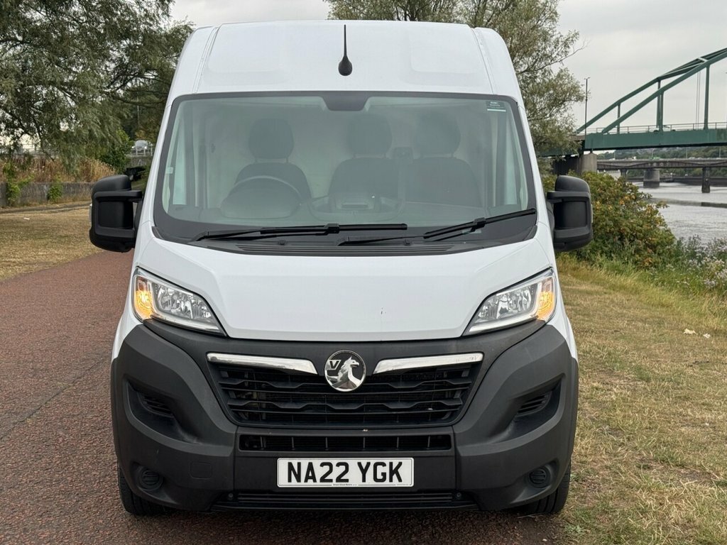 Vauxhall Movano 2.2L Dynamic White #2