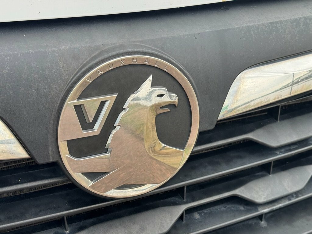 Vauxhall Movano 2.2L Dynamic White #5