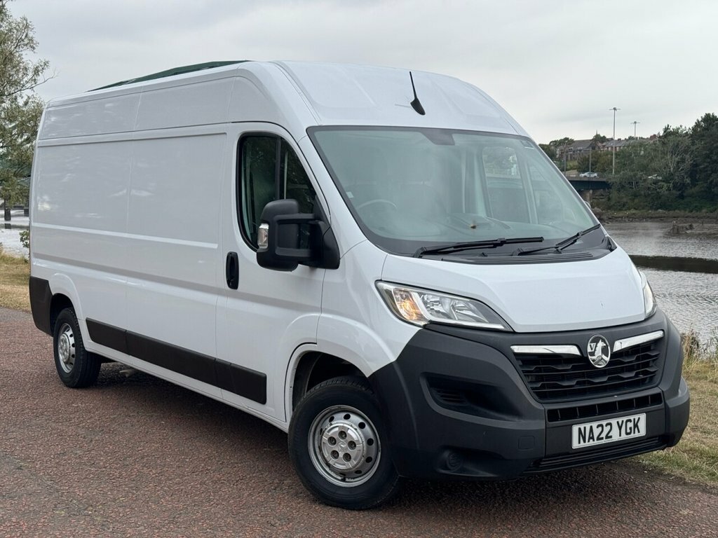 Vauxhall Movano 2.2L Dynamic White