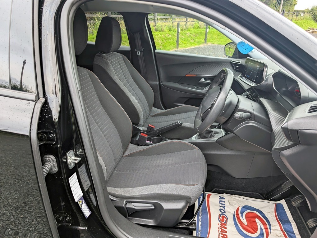 Peugeot 2008 2008 Allure Premium Puretech Ss White #17