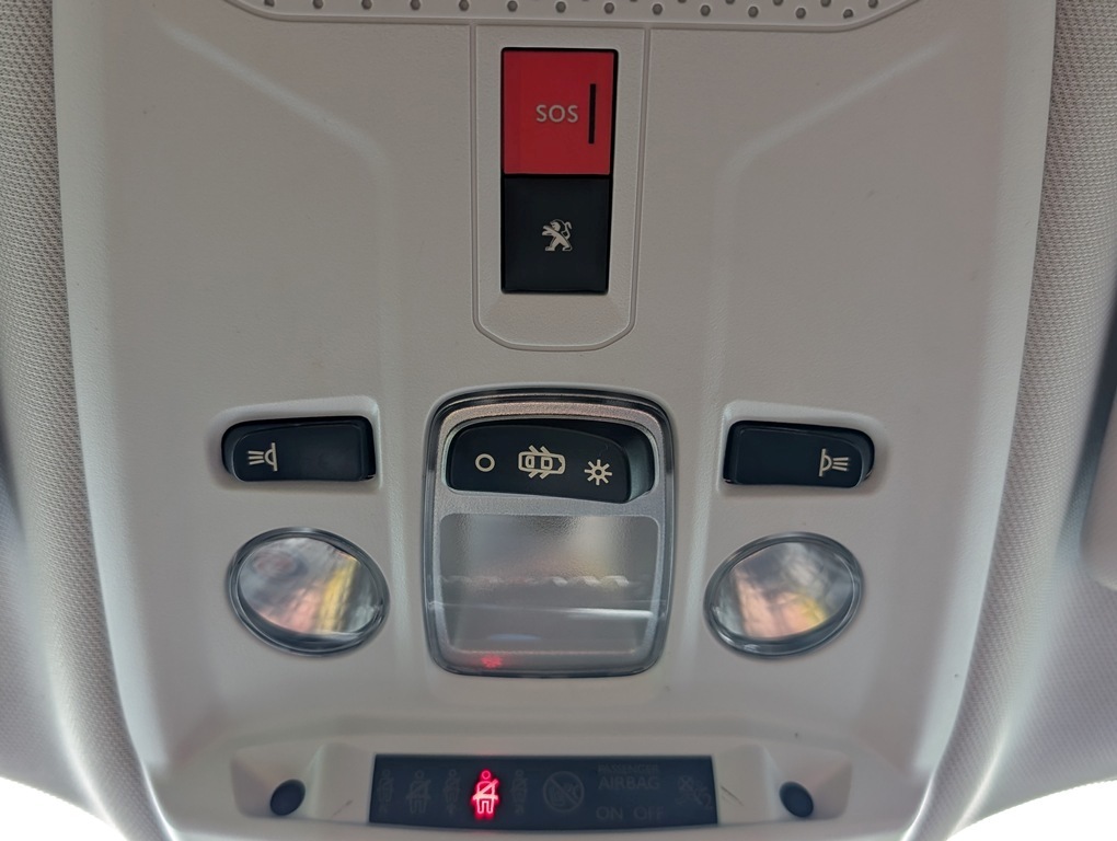 Peugeot 2008 2008 Allure Premium Puretech Ss White #34