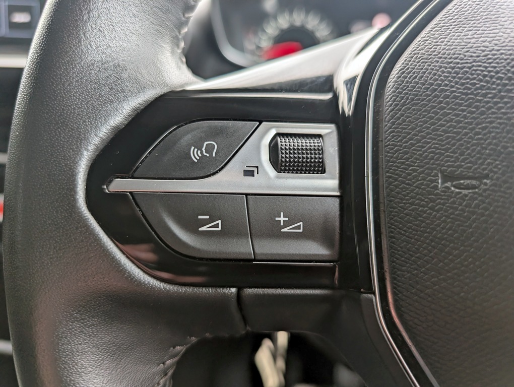 Peugeot 2008 2008 Allure Premium Puretech Ss White #19