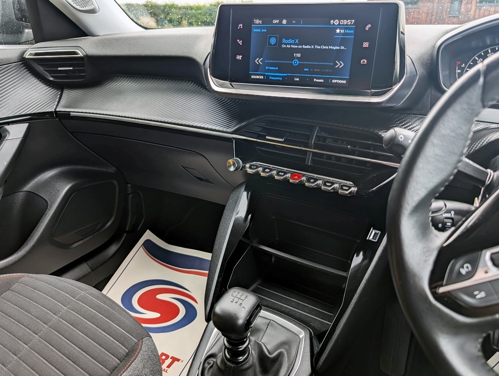 Peugeot 2008 2008 Allure Premium Puretech Ss White #26