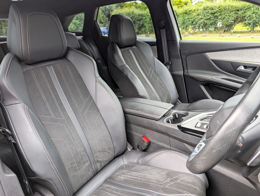 Peugeot 3008 1.5Bhdi 130Hp Gt Premium White #4