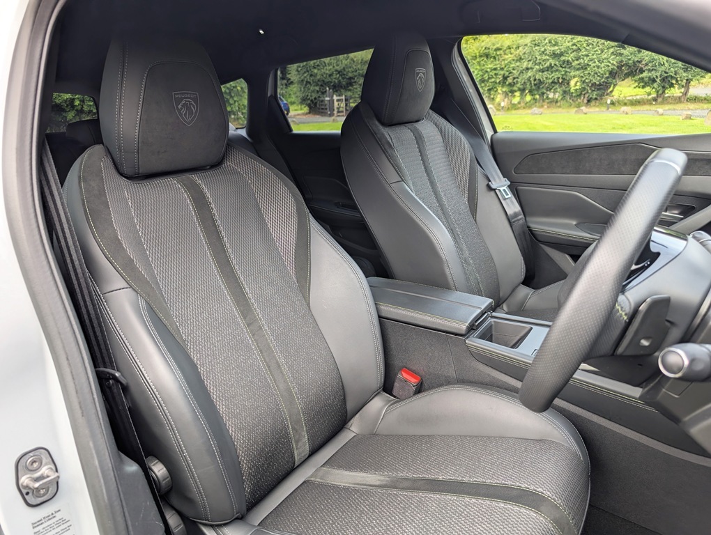 Peugeot 308 SW 1.2 136Hp Gt Mhev White #4