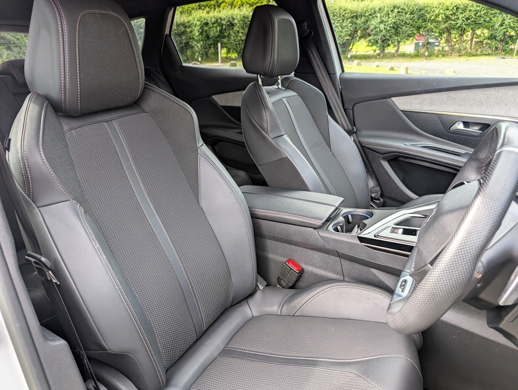 Peugeot 3008 1.5Bhdi 130Hp Gt White #4