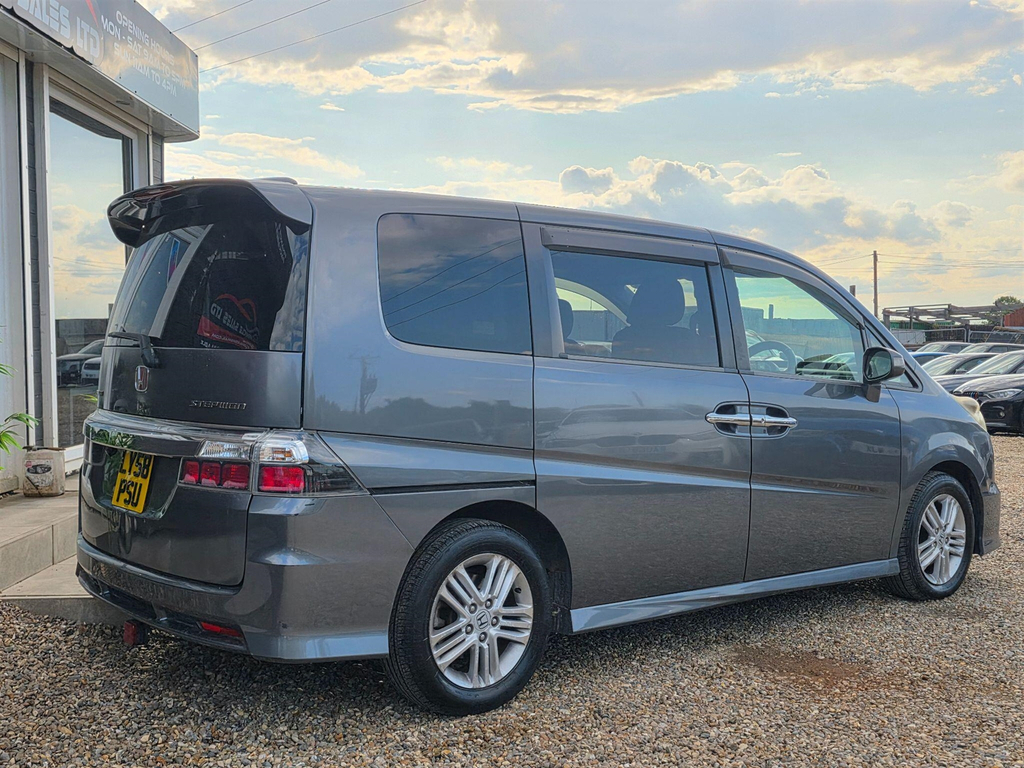 Honda StepWagon Import 5-Door Silver #5