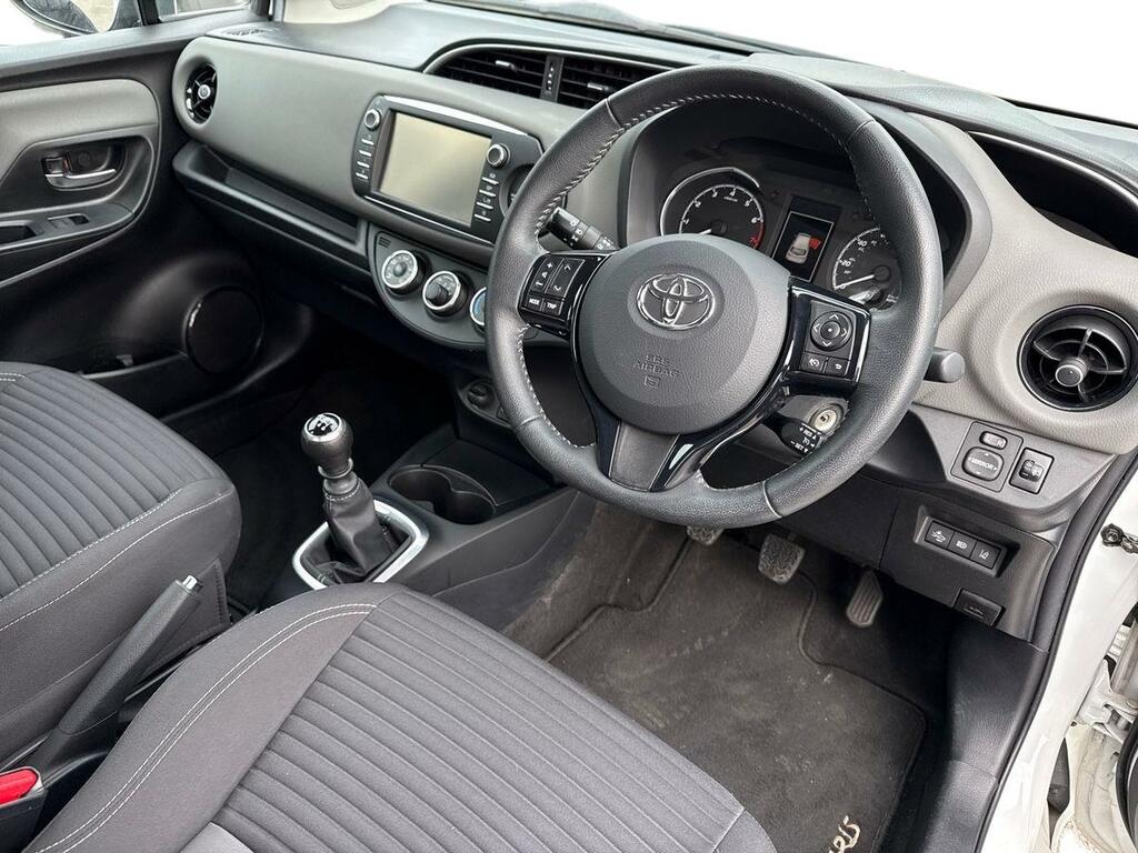 Toyota Yaris 1.5 Vvt-i Icon Tech 5-Dr Red #6