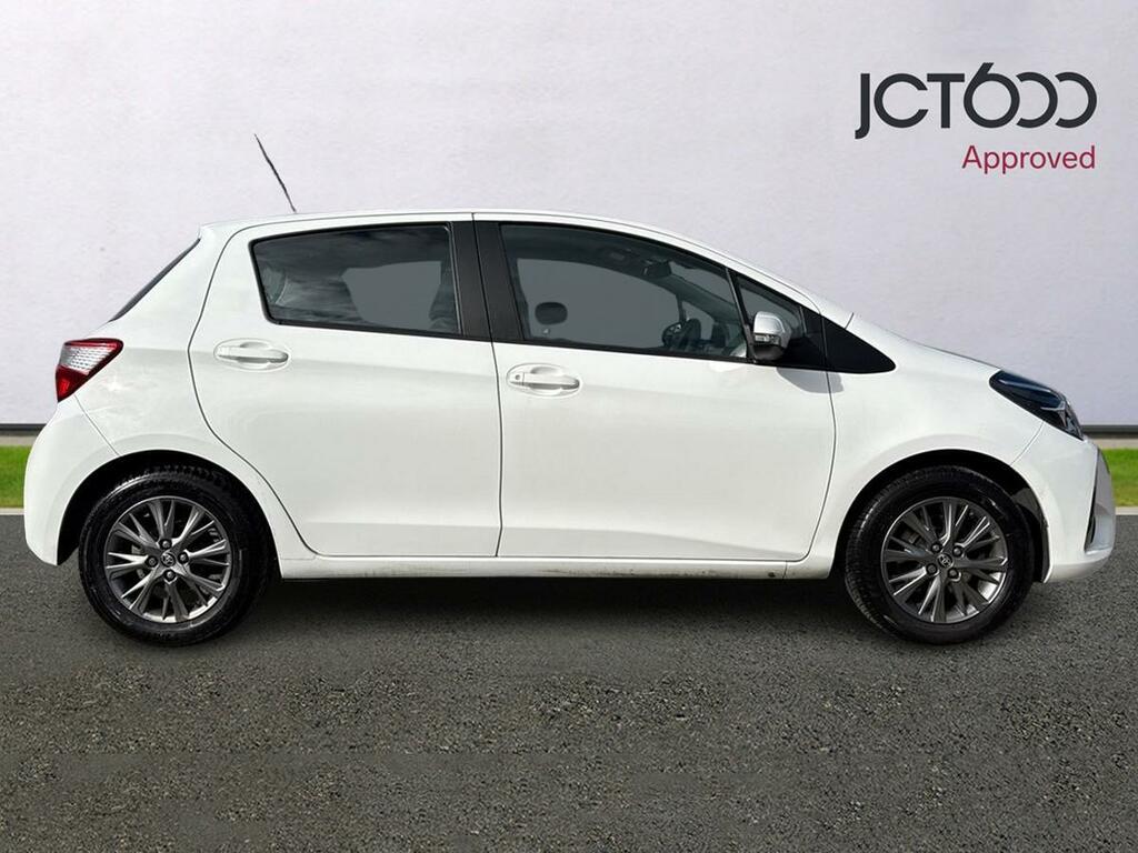 Toyota Yaris 1.5 Vvt-i Icon Tech 5-Dr Red #4
