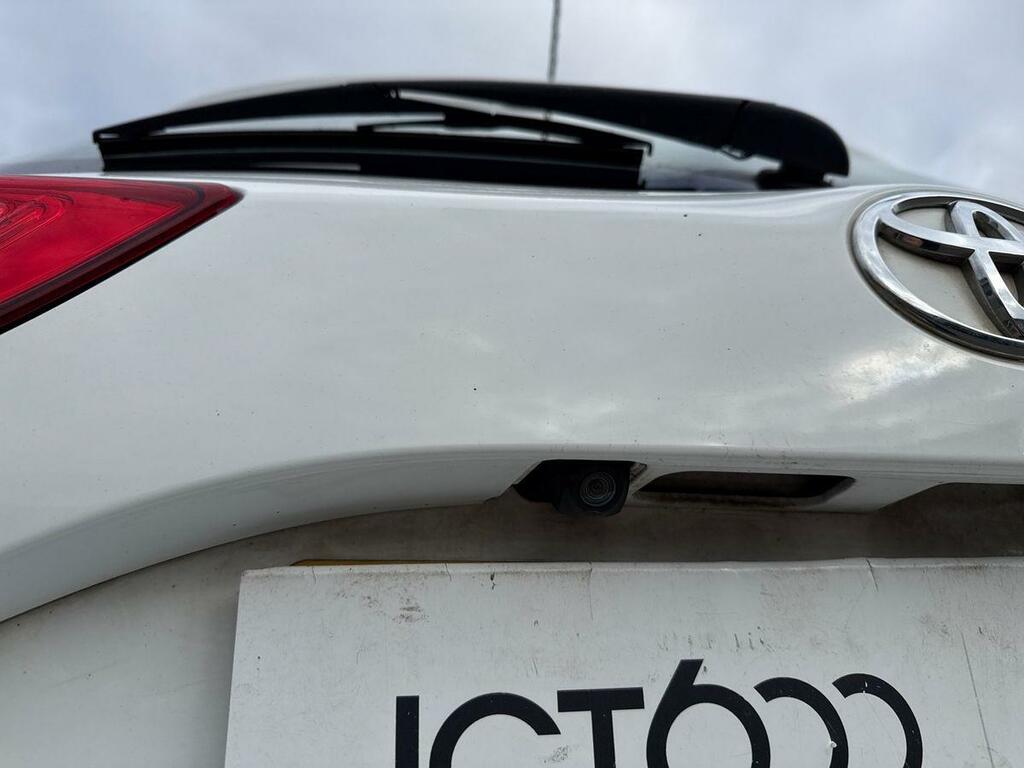 Toyota Yaris 1.5 Vvt-i Icon Tech 5-Dr Red #22