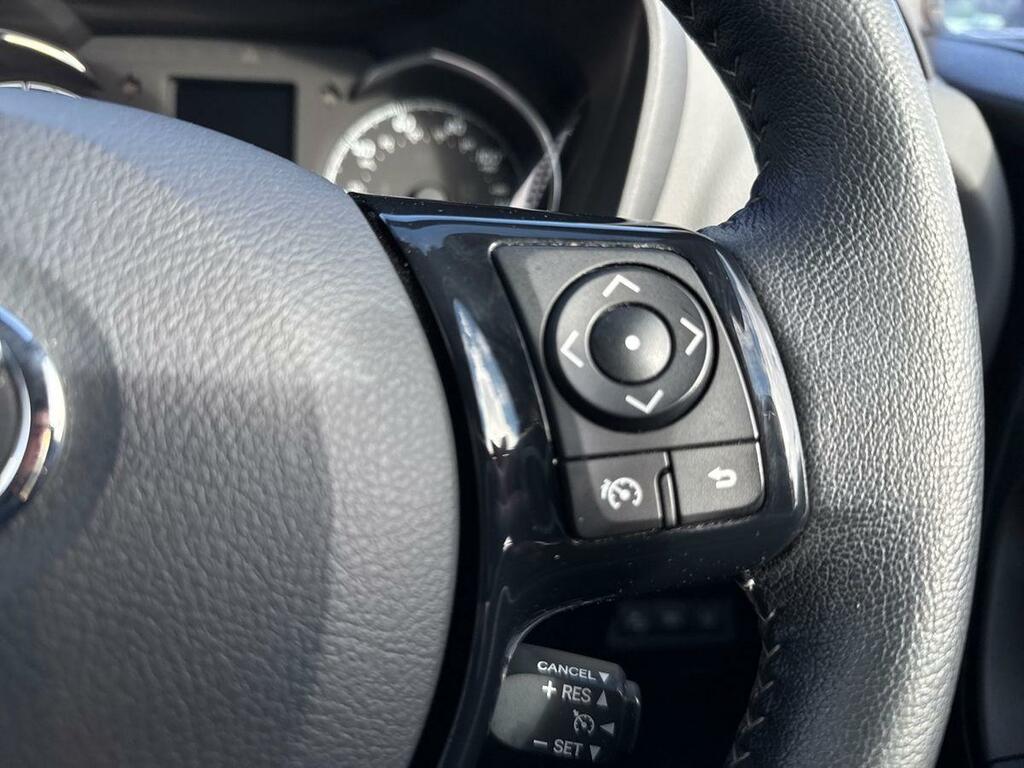 Toyota Yaris 1.5 Vvt-i Icon Tech 5-Dr Red #17