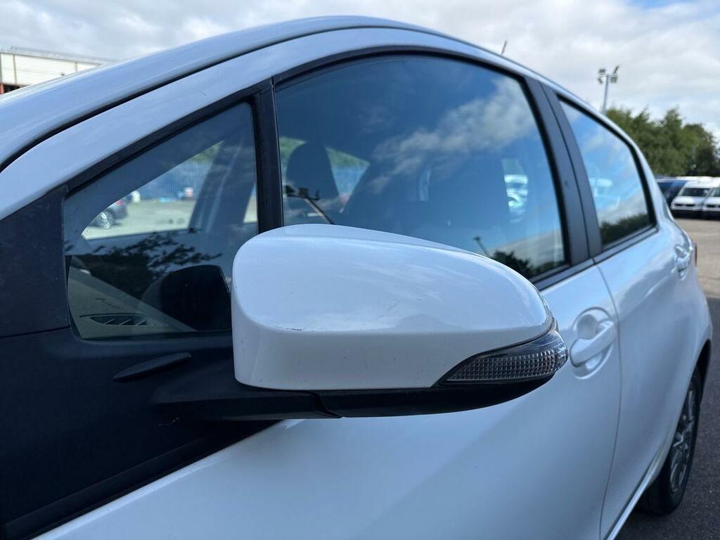 Toyota Yaris 1.5 Vvt-i Icon Tech 5-Dr Red #20