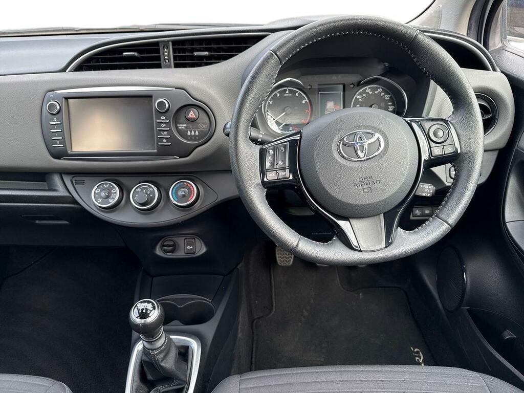 Toyota Yaris 1.5 Vvt-i Icon Tech 5-Dr Red #11
