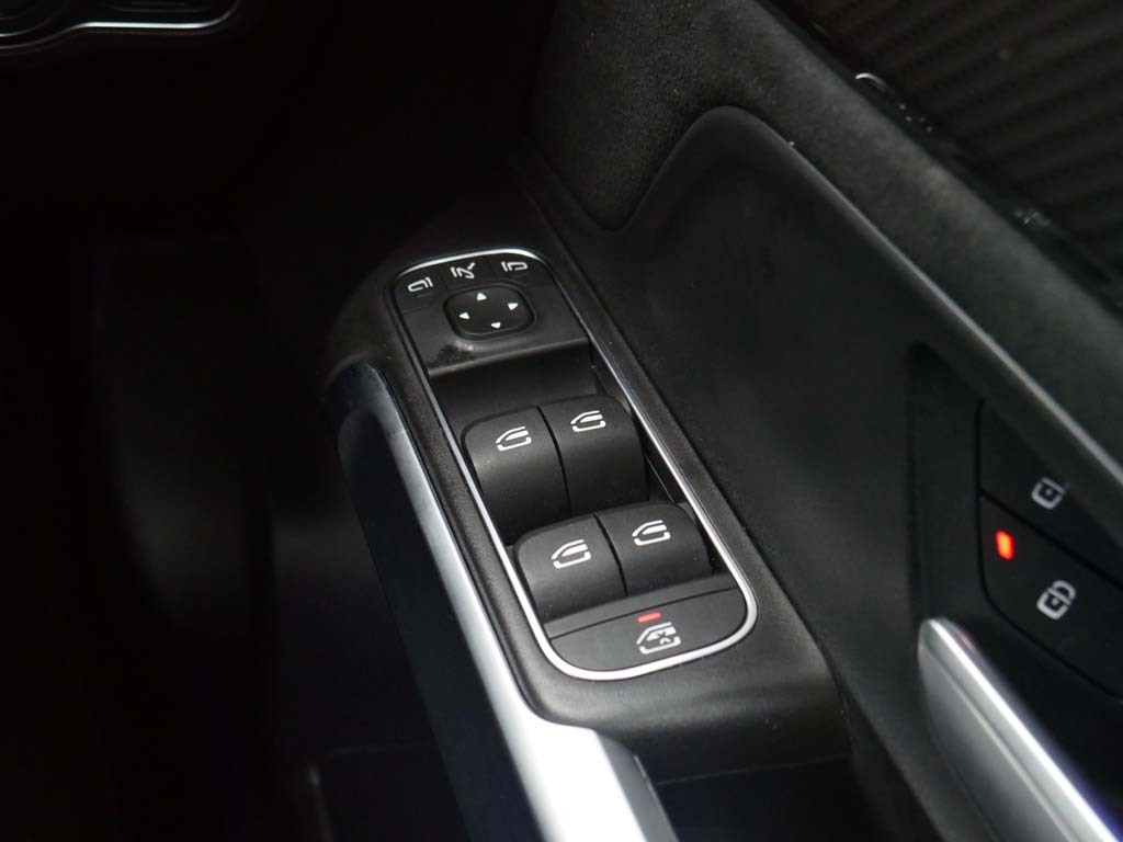 Mercedes-Benz GLB Class Glb 200 Sport Executive 7G-tronic Black #15