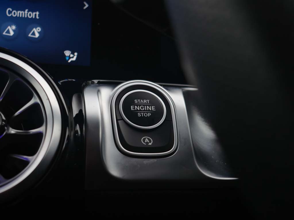 Mercedes-Benz GLB Class Glb 200 Sport Executive 7G-tronic Black #17