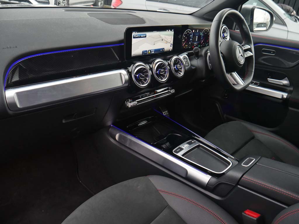 Mercedes-Benz GLB Class Glb 200 Sport Executive 7G-tronic Black #3