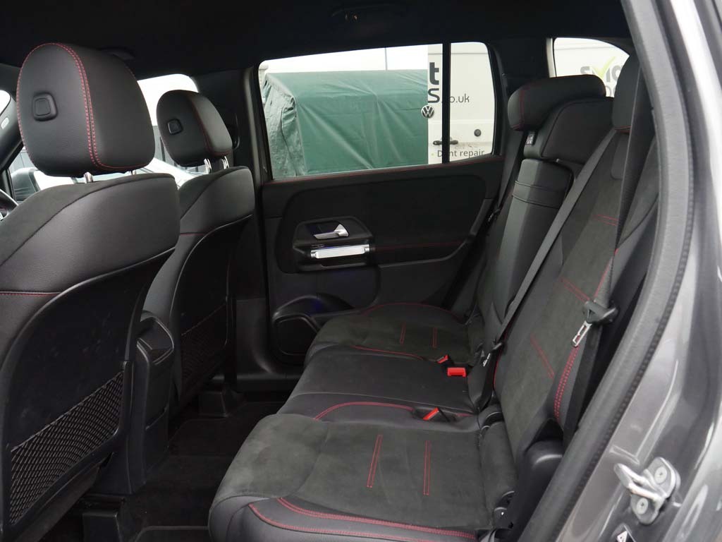 Mercedes-Benz GLB Class Glb 200 Sport Executive 7G-tronic Black #37