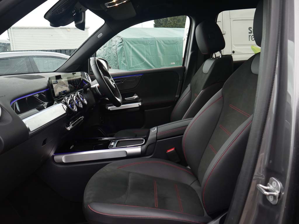 Mercedes-Benz GLB Class Glb 200 Sport Executive 7G-tronic Black #48