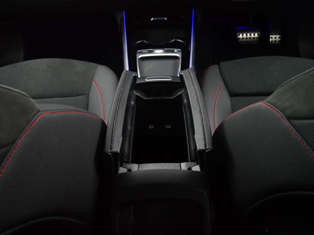 Mercedes-Benz GLB Class Glb 200 Sport Executive 7G-tronic Black #47