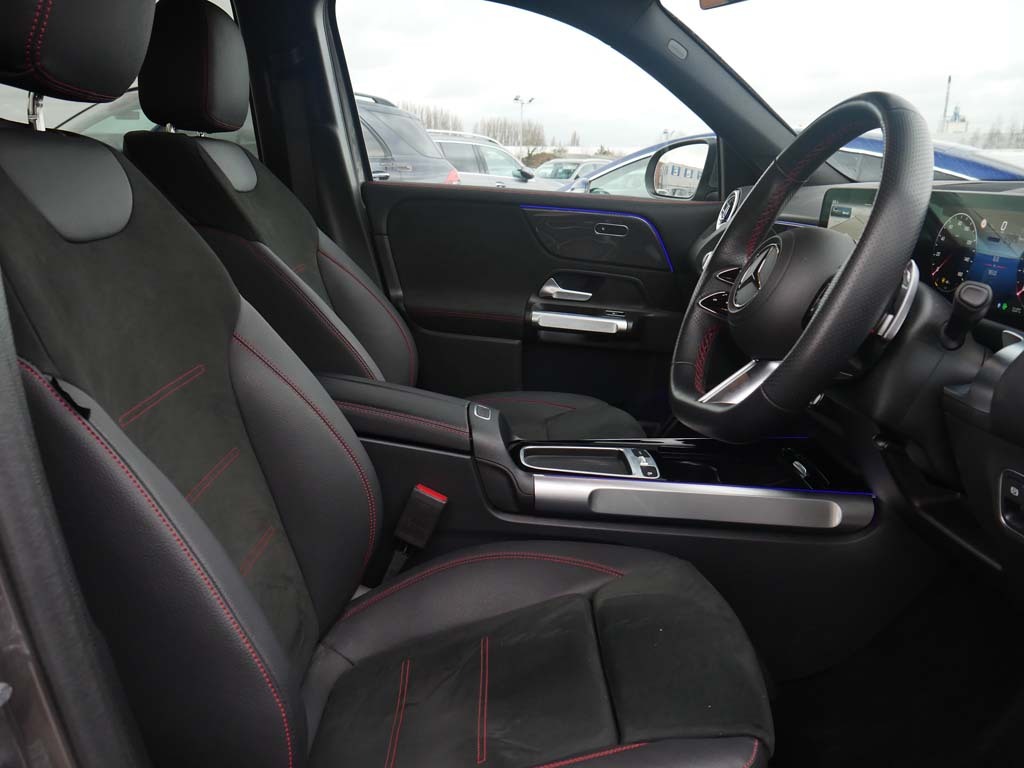 Mercedes-Benz GLB Class Glb 200 Sport Executive 7G-tronic Black #32