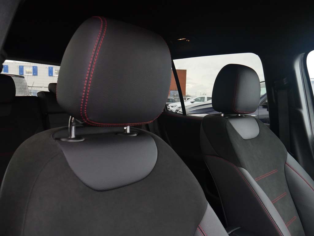 Mercedes-Benz GLB Class Glb 200 Sport Executive 7G-tronic Black #33