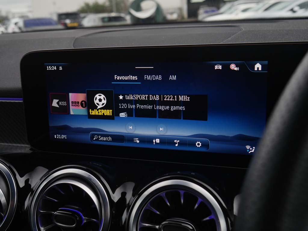 Mercedes-Benz GLB Class Glb 200 Sport Executive 7G-tronic Black #27