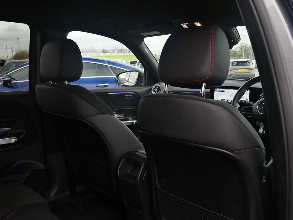 Mercedes-Benz GLB Class Glb 200 Sport Executive 7G-tronic Black #35