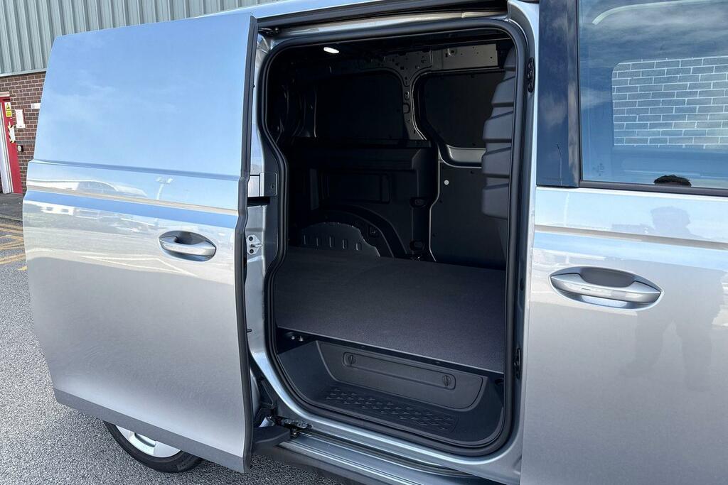 Volkswagen ID.Buzz 210Kw Style Pro 86Kwh Lwb 6 Seat Blue #26