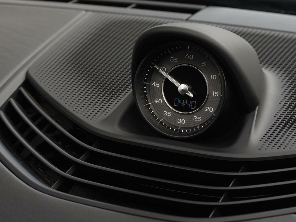 Porsche Taycan 79.2Kwh Saloon Grey #40